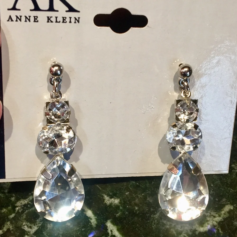 Amazing NWOT Anne Klein teardrop crystal earrings - Picture 3 of 7